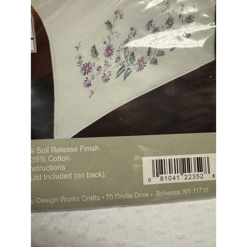 Tobin RHAPSODY Table Runner Stamped for Embroidery 14